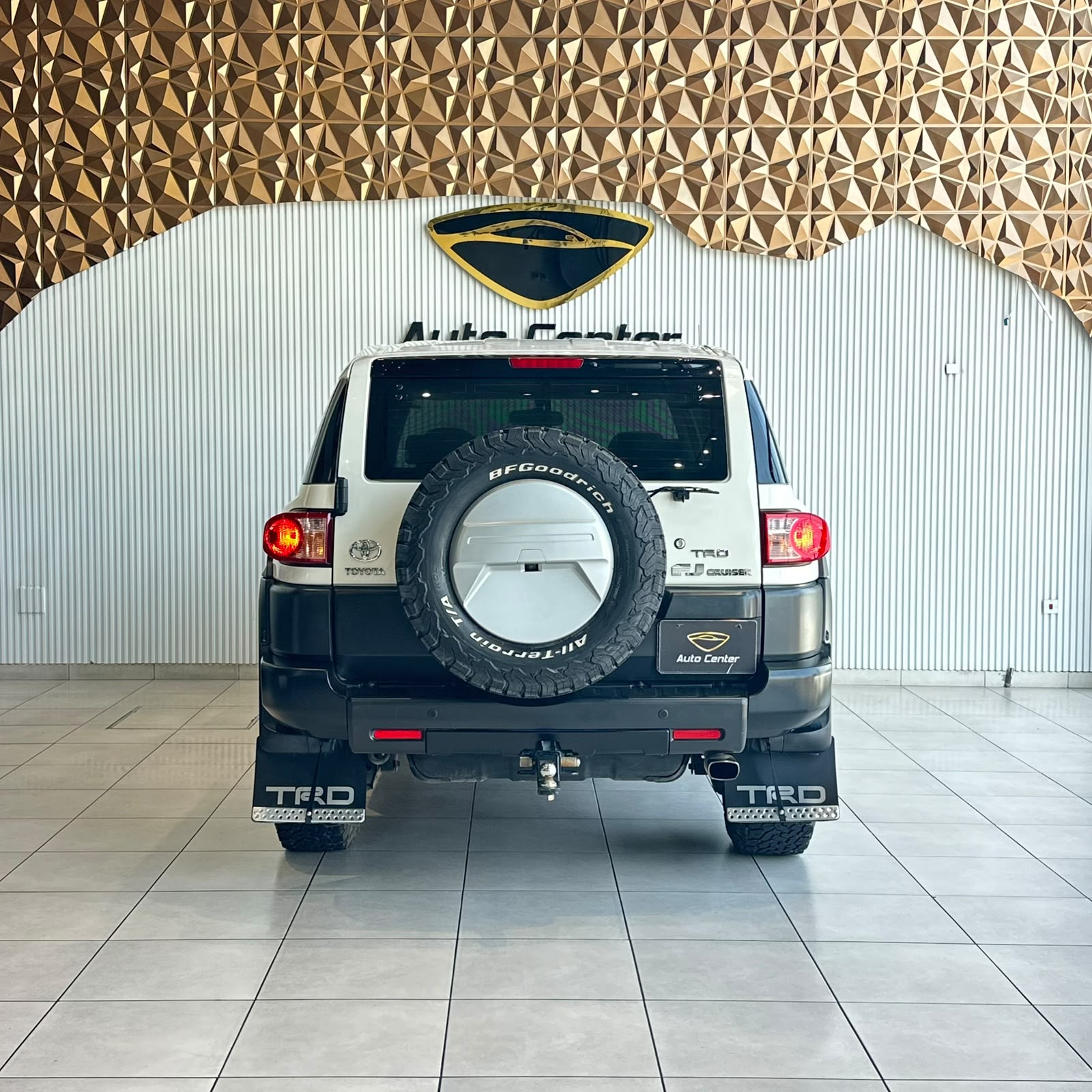 TOYOTA FJ CRUISER TRD 4X4 2015 *SOLD* - Image 4