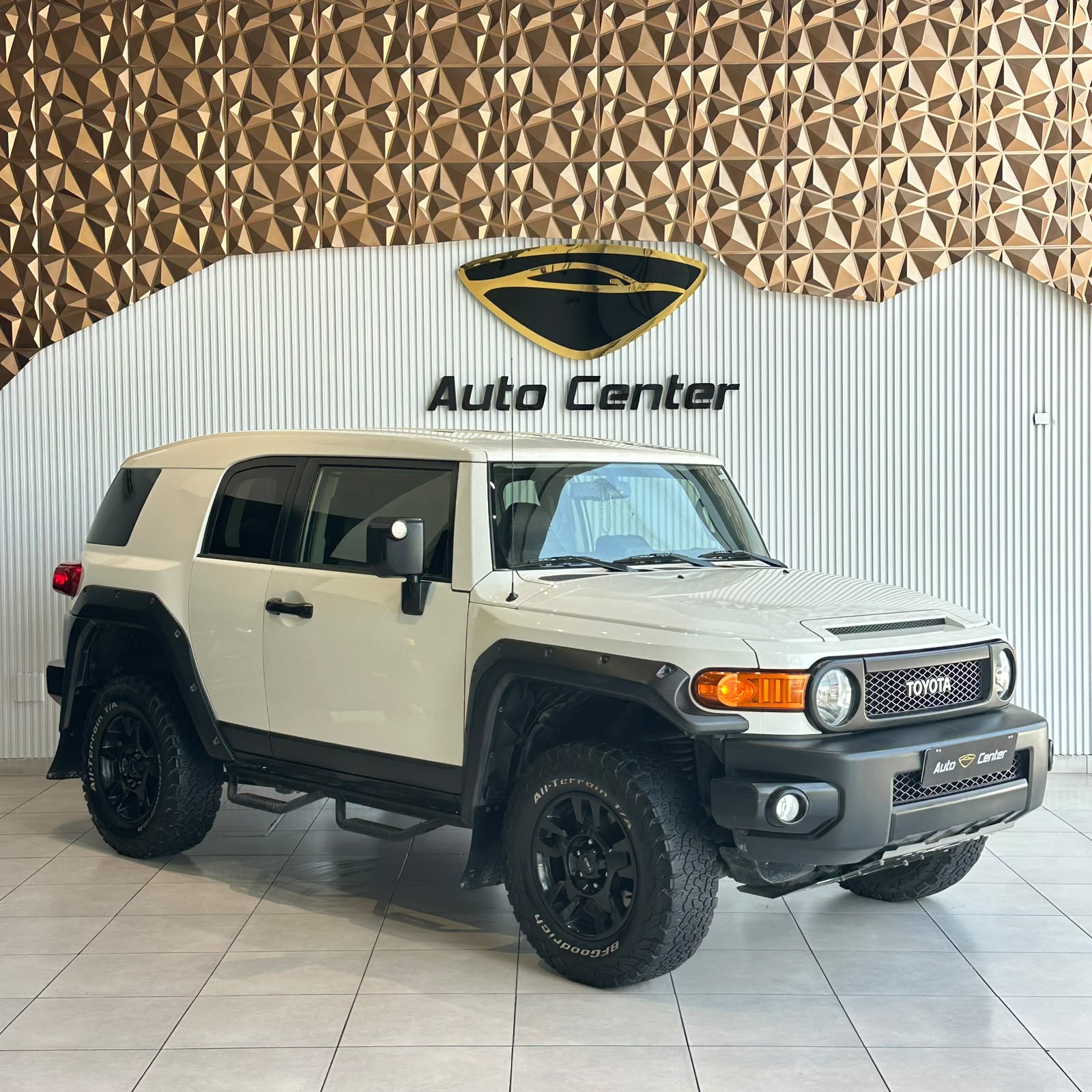 TOYOTA FJ CRUISER TRD 4X4 2015 *SOLD* - Image 2